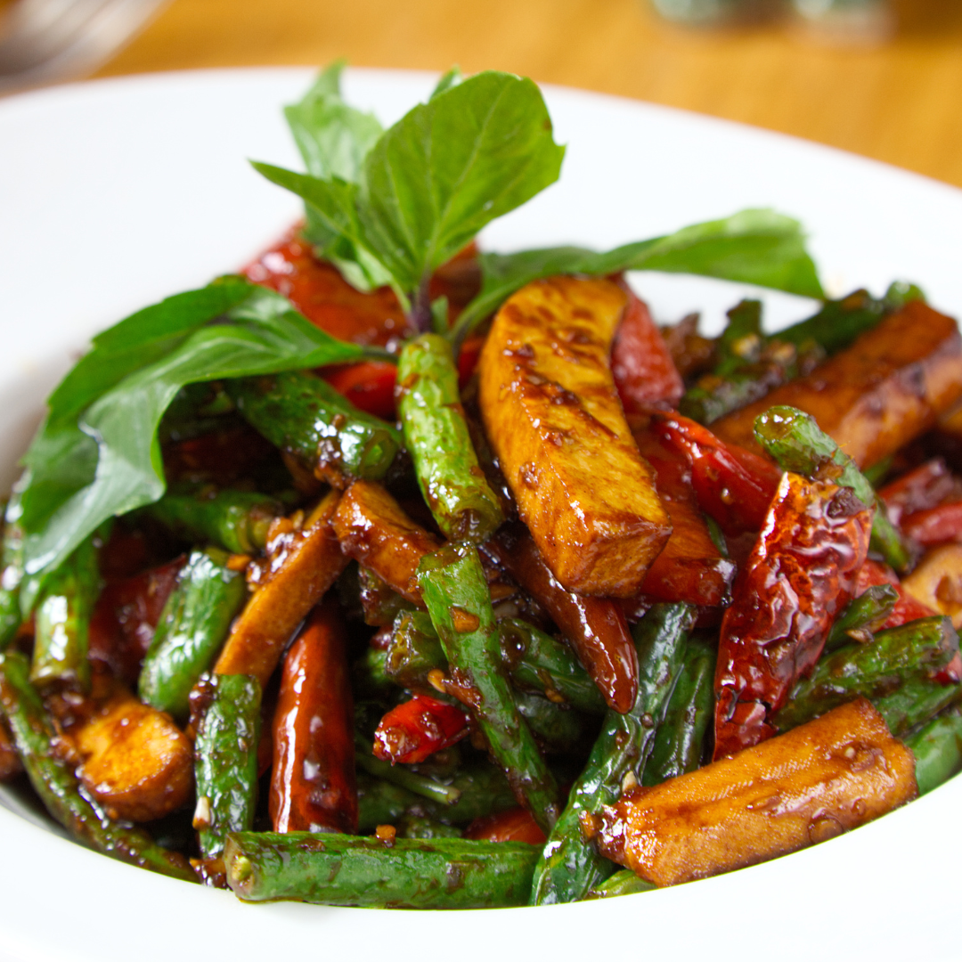 Frühlingsgemüse mit Tofu und Rucola Dip